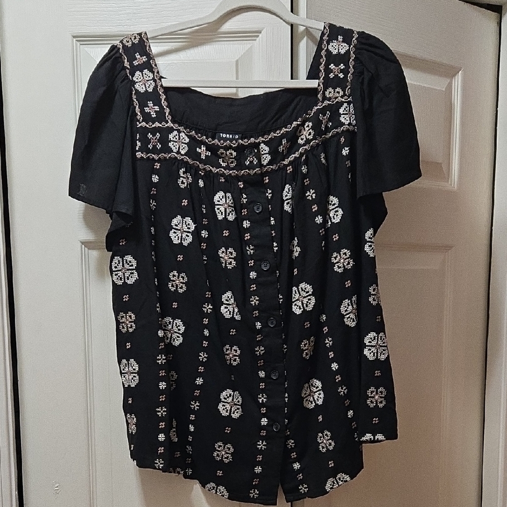 Torrid Black Floral Button-Down Blouse